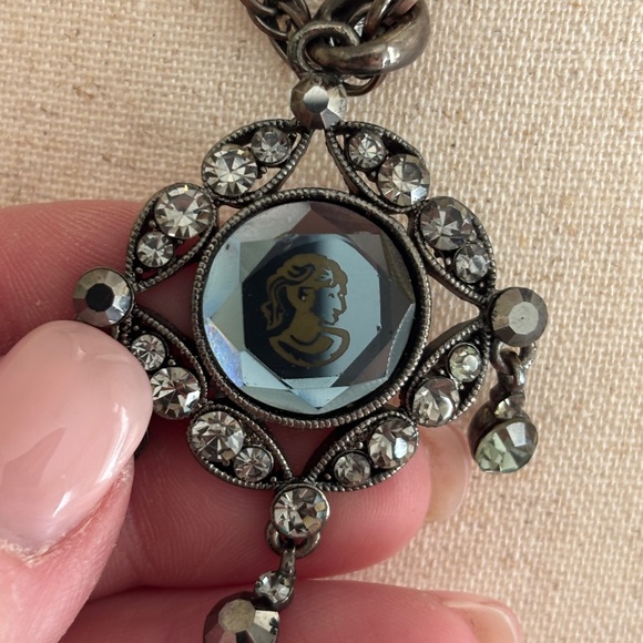 CAMEO Pendant Necklace Gray with Pewter Chain Gothic Victorian Style Retro - Picture 4 of 7